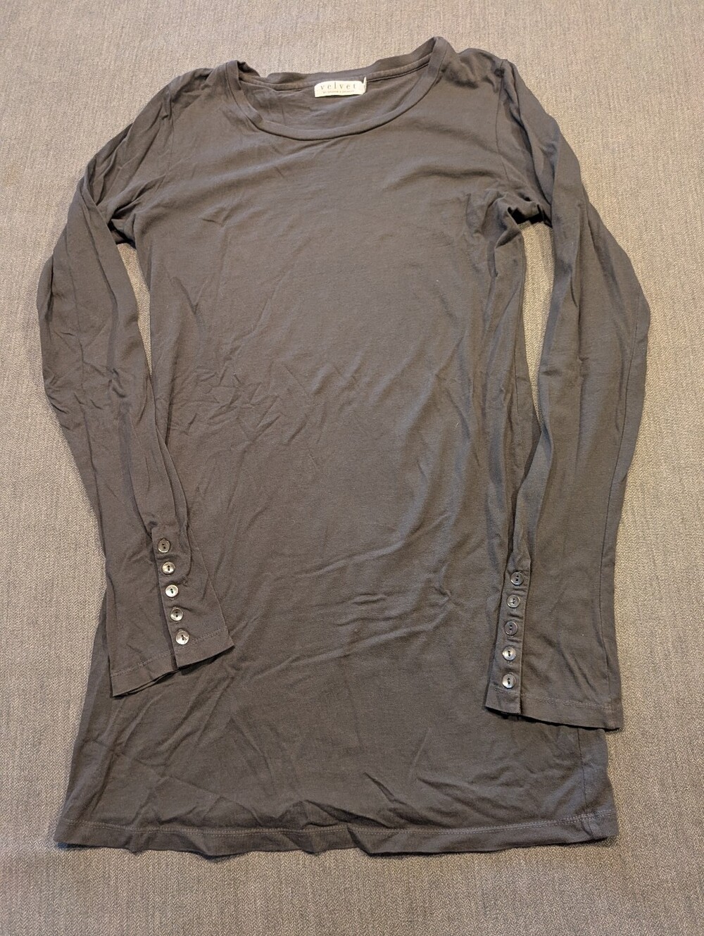 Velvet by Graham & Spencer grey long sleeve top with button cuff Size Medium
